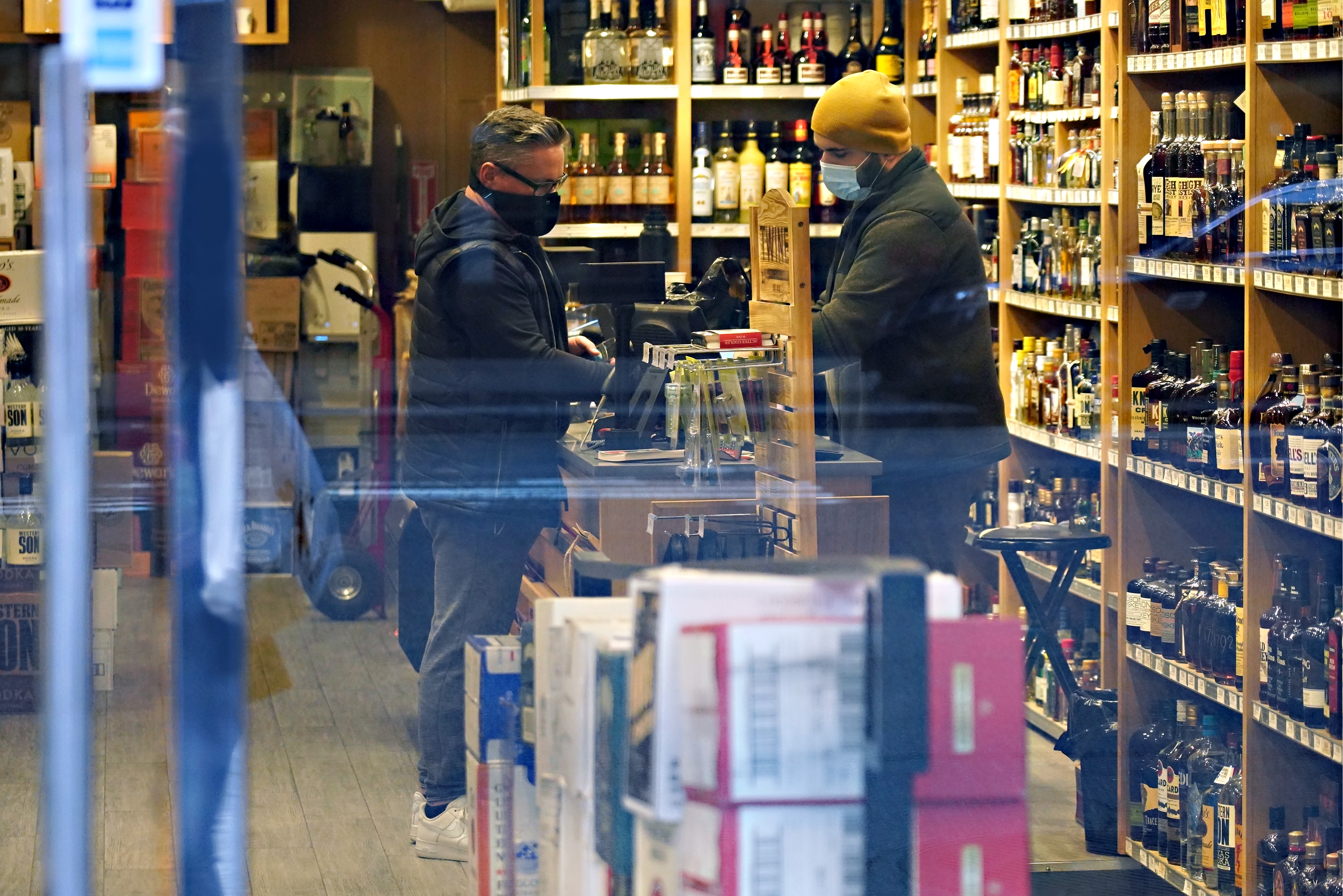 NEW YORK, NEW YORK - APRIL 04: A man wearing a protective mask makes a purchase from a cashier wearing a protective mask as the coronavirus continues to spread on April 04, 2020 in New York City. The coronavirus (COVID-19) pandemic has spread to at least 180 countries and territories across the world, claiming over 40,000 lives and infecting hundreds of thousands more. (Photo by Cindy Ord/Getty Images)