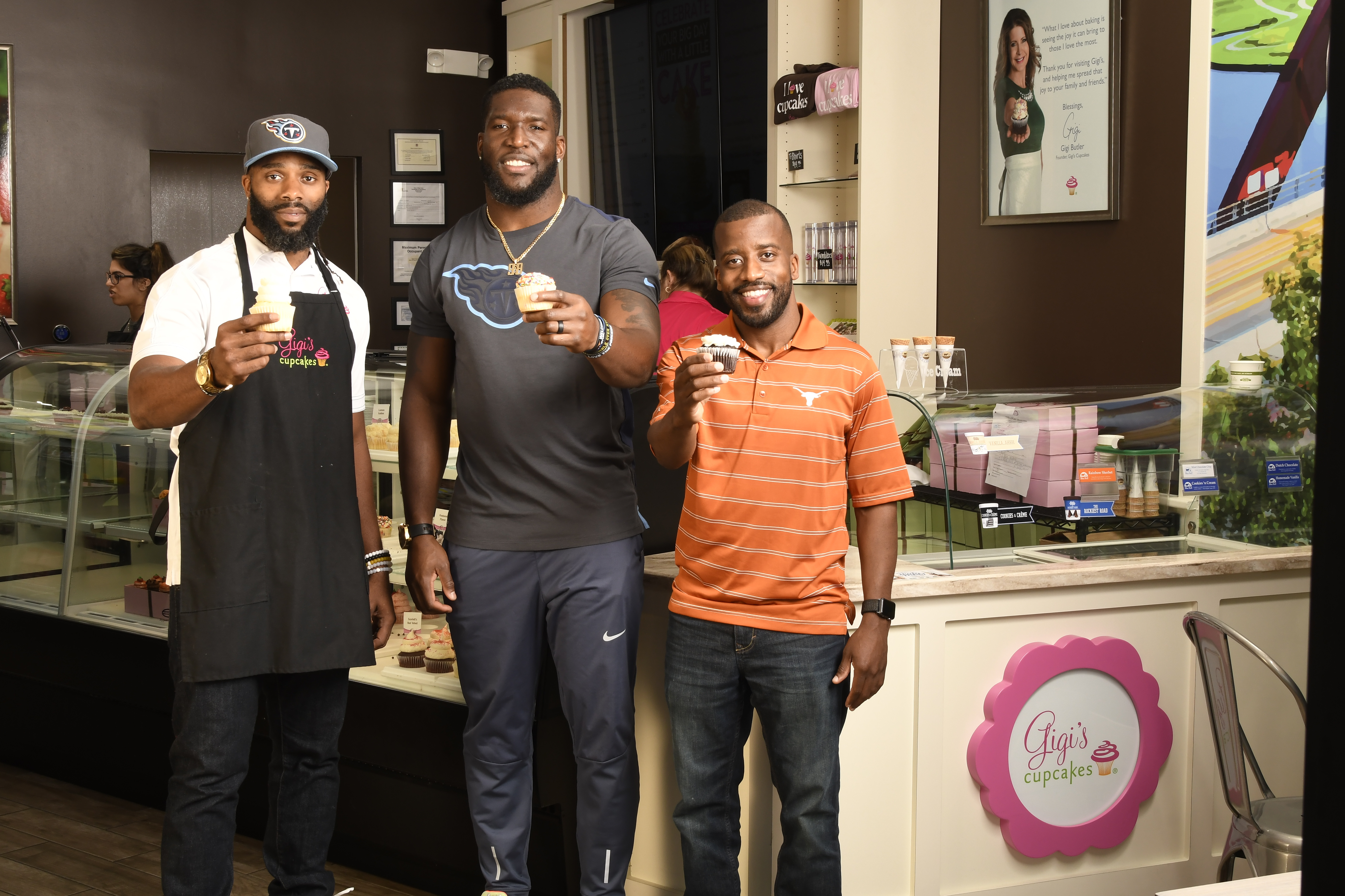 Former Nfl Star Opens Gigis Cupcakes Franchise