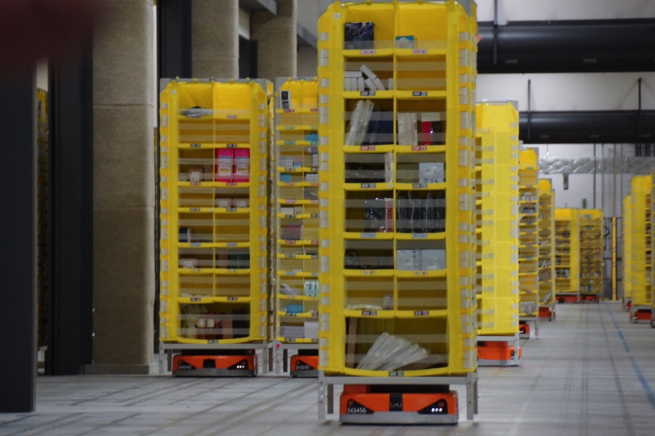 Amazon 最新ロボットを国内投入 大阪 茨木の大型倉庫 現地レポ