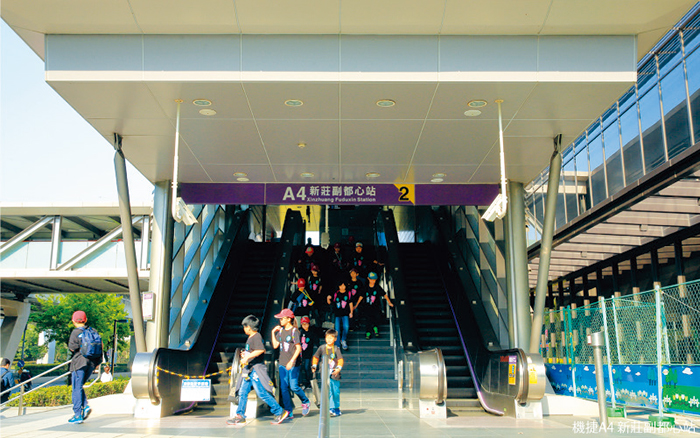 新莊副都心擁有機捷、新蘆、環狀三條捷運線，交通利多完勝