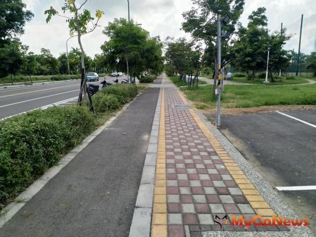 ▲王家貞議員關心南台南開發案，地政局立場一致為後續工程品質把關(圖：台南市政府)