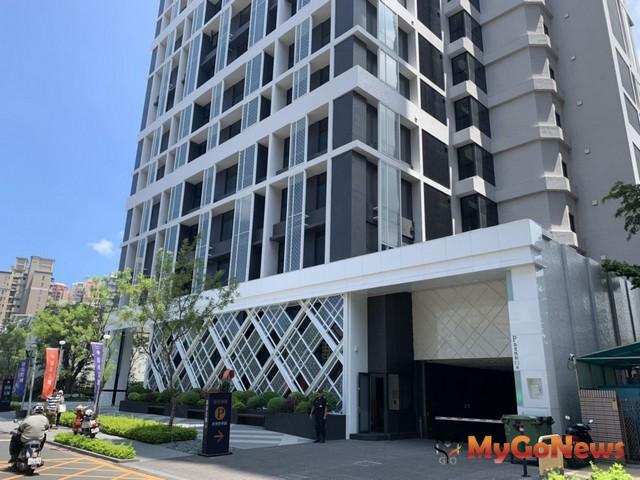 ▲防雨水淹進地下室「車道頂蓋」免計建築退縮距離，都設/容移同步受理申請縮減3/4時程(圖：高雄市政府)