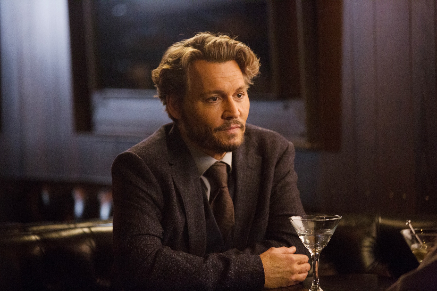 Джонни депп ромовый дневник прическа. Джонни депп учитель. Профессор депп 2019. Джонни депп профессор. Джонни депп профессор.