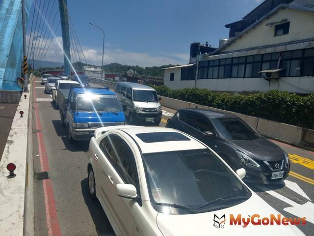 ▲區域利多！汐止聯絡道橋調整車道配置，往市區增加1車道紓解車流(圖：新北市政府)