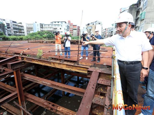 ▲淡水藍天市場廢棄工地回填，侯友宜：解決在地居民多年夢魘(圖：新北市政府)