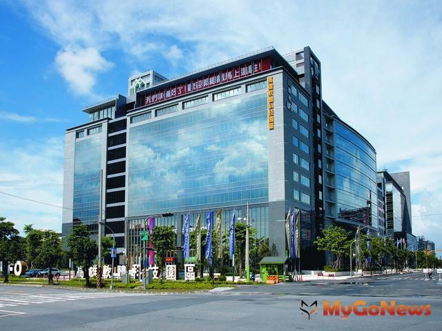 ▲國城長期深耕高雄發展，從2008年高軟UFO案，國城建設與政府一同打造軟體科學園區，引領高雄產業轉型(圖：國城建設)