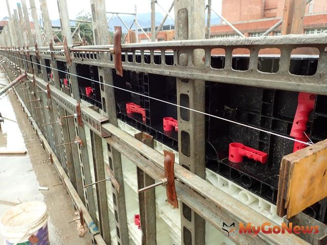 ▲「建築安全履歷」製定蓋房子的SOP標準作業流程，並推動建案標準認證機制(圖：建築安全履歷協會理事長戴雲發)