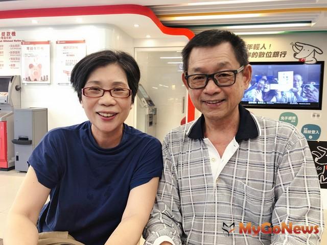 ▲羅明時(右)夫婦第一次當房東就決定加入包租代管行列，認為這是一件很榮耀的事情(圖：內政部)