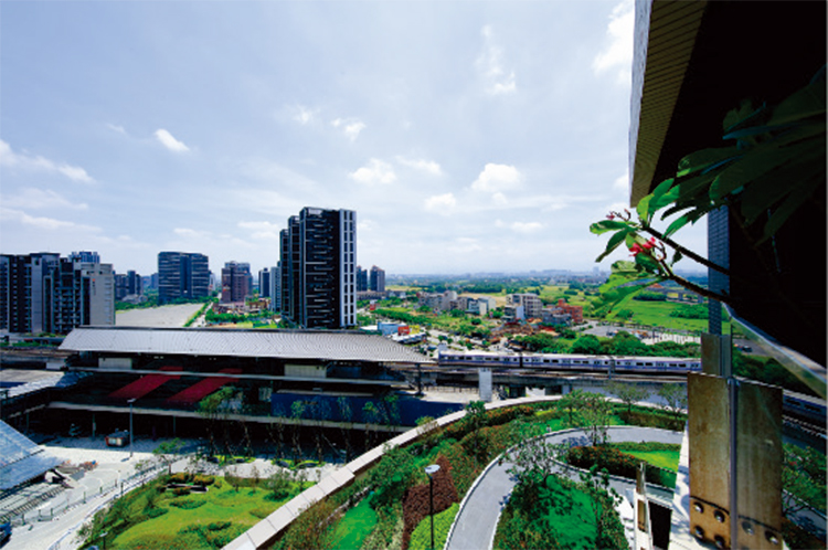 到站上樓就到家，電梯下樓萬坪購物商場。