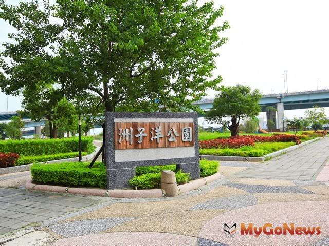 ▲洲子洋重劃區鄰近廣達約424公頃的水岸大台北都會公園，區內也有約4500坪洲子洋公園。