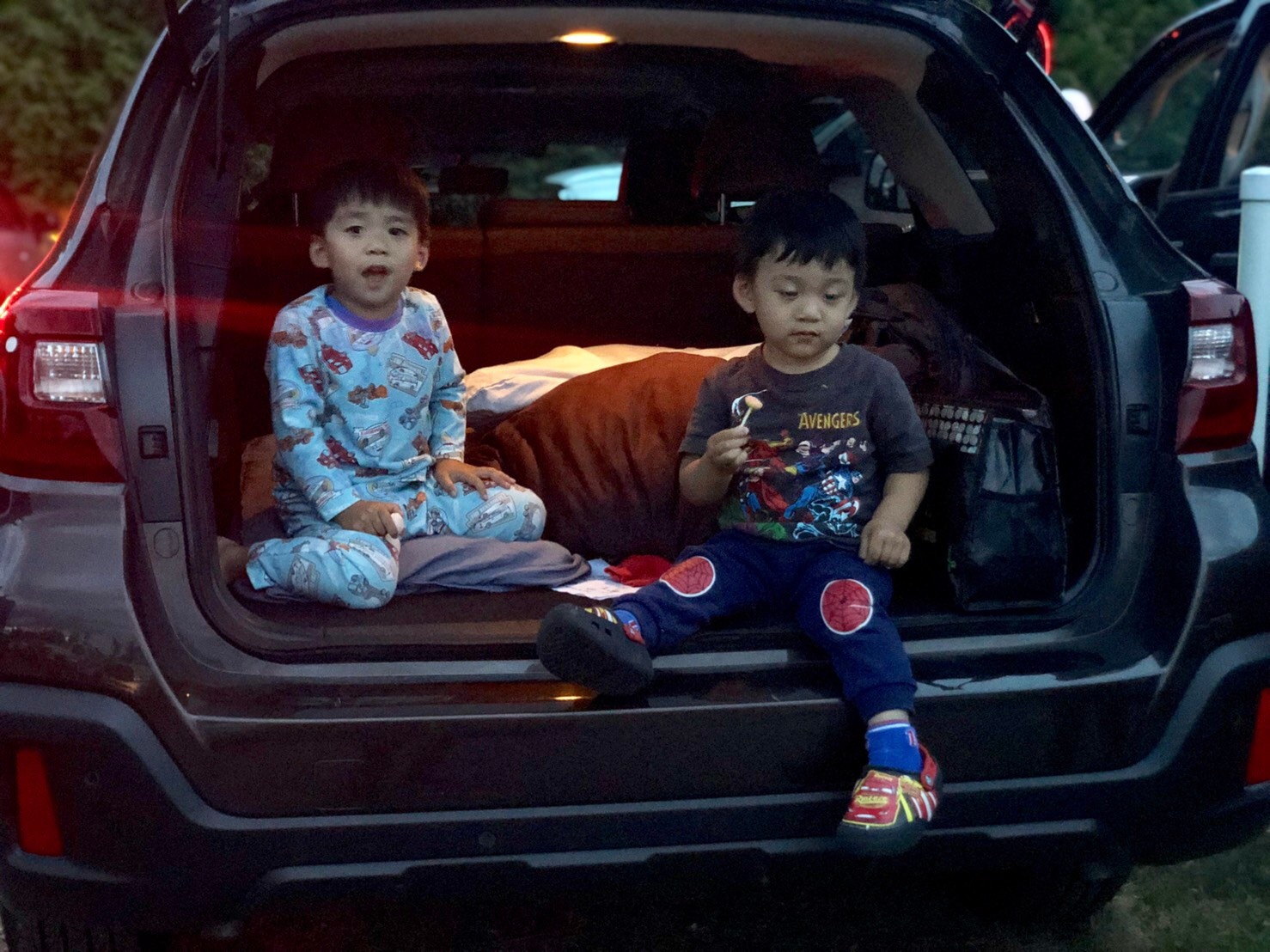 ▲孩子們第一次體驗露天電影院，覺得非常興奮。