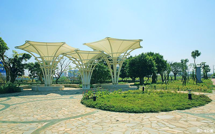 本案面公園戶別推開窗即享4780坪生態公園景觀，環境舒適宜人