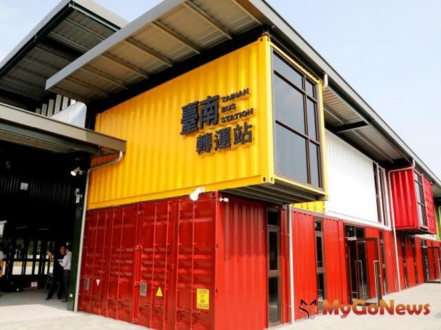 ▲黃偉哲視察台南轉運站，盼年底營運後成台南交通及文創新亮點(圖：台南市政府)