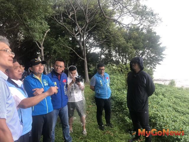 ▲侯友宜訪視八里左岸確認淡水(竹圍地區)都市設計精進方式(圖：新北市政府)