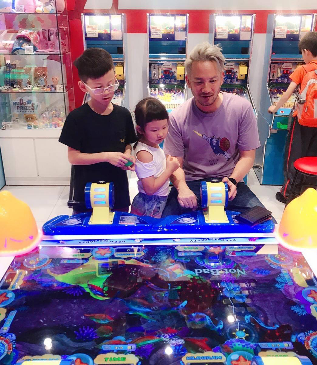 【親子時尚】高山峰愛玩具、帶孩子玩玩具培養孩子創造力