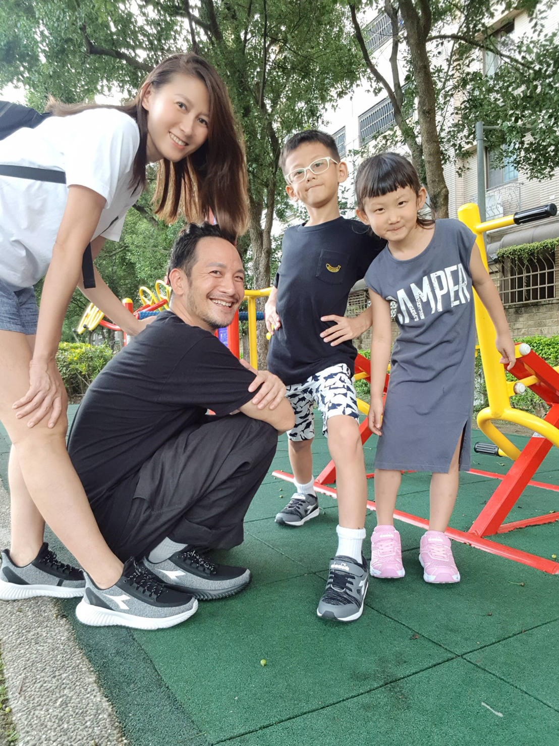 【親子時尚】高山峰愛玩具、帶孩子玩玩具培養孩子創造力