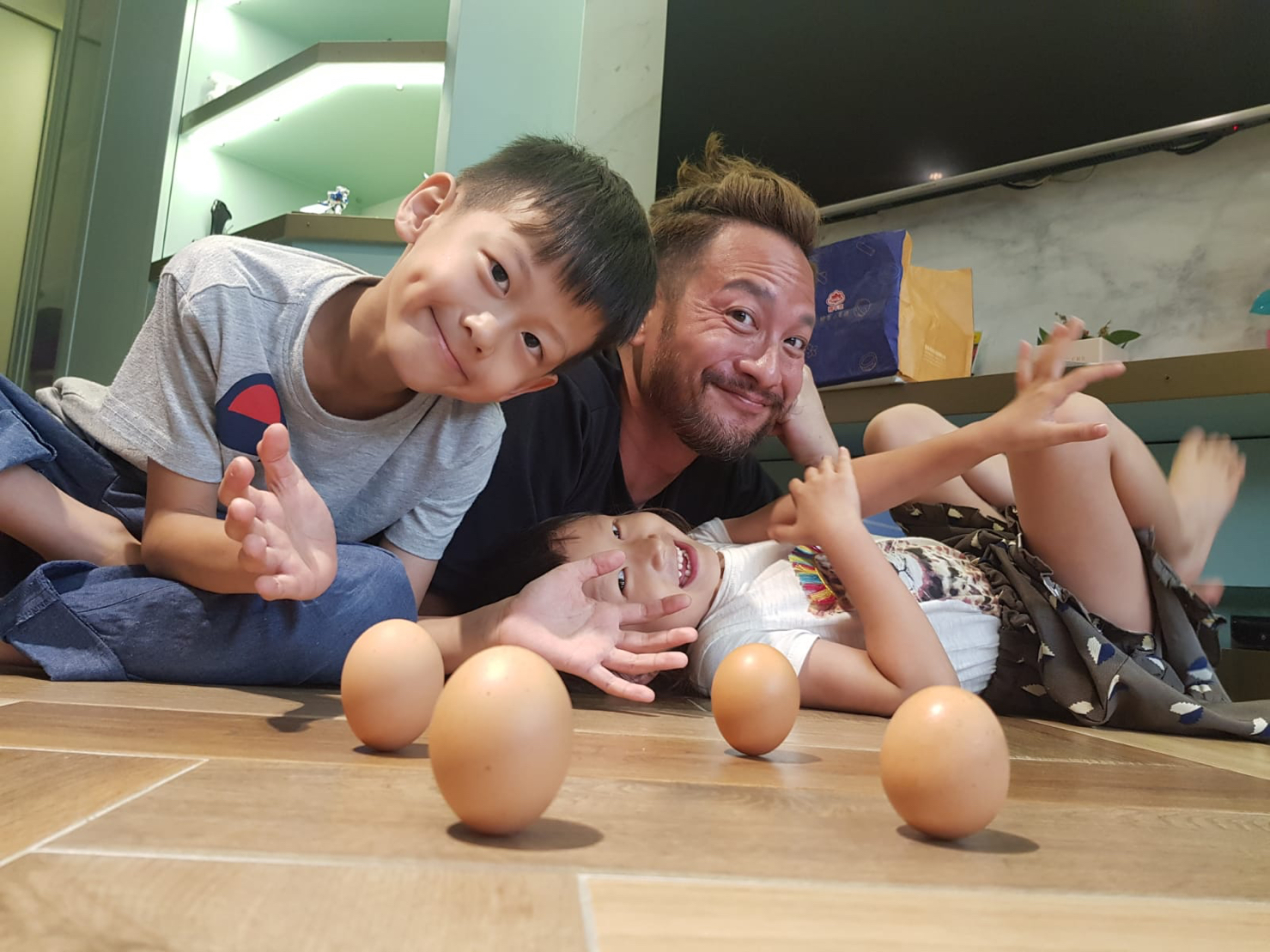 【親子時尚】高山峰愛玩具、帶孩子玩玩具培養孩子創造力