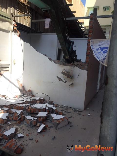 ▲強力打擊違法 高市工務局續拆妨礙風化營業場所(圖：高雄市政府)