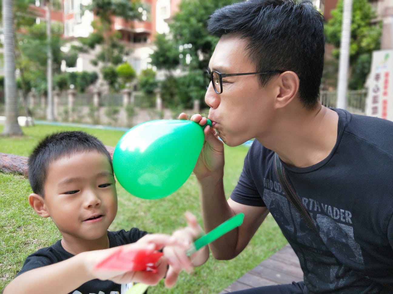 【親子時尚】蔣偉文最愛與孩子玩「恐怖箱」　用玩具培養孩子創造力
