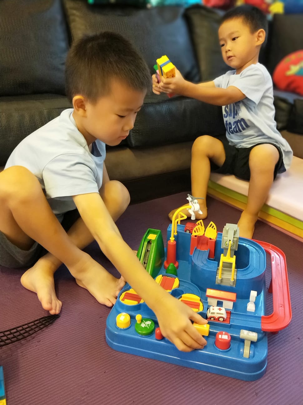 【親子時尚】蔣偉文最愛與孩子玩「恐怖箱」　用玩具培養孩子創造力