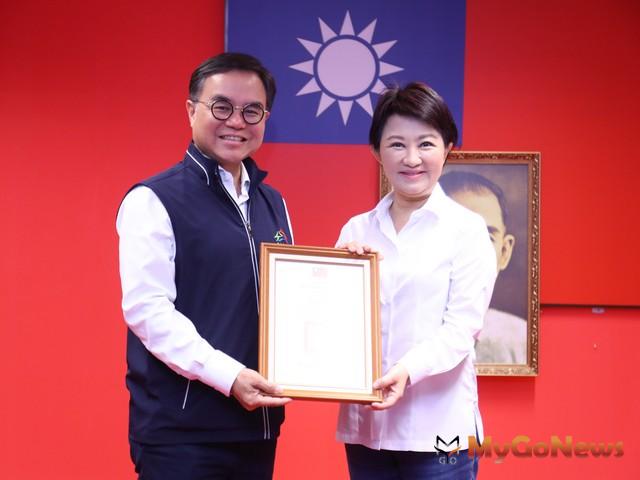 ▲中市建物施工管理績效全國第一 盧秀燕表揚肯定(圖：台中市政府)