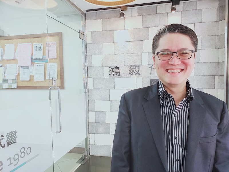 ▲鴻毅地政士事務所所長謝志明表示，中古屋交易也常發生交屋延遲，造成交屋延遲的責任方，須賠償違約金。