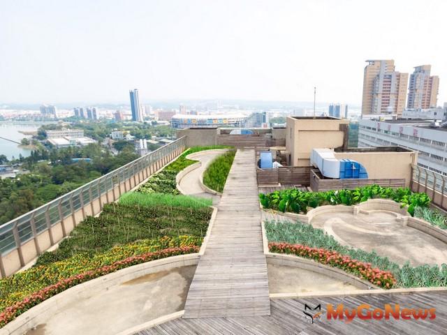 ▲高雄綠化年增35公頃 長庚復健大樓觀湖耕心園屋頂綠化啟用(圖：高雄市政府)