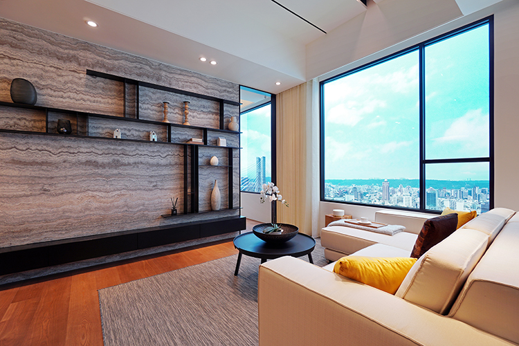 日本三協STG氣密窗與6+6mm膠合安全玻璃，具高規抗風壓功能。