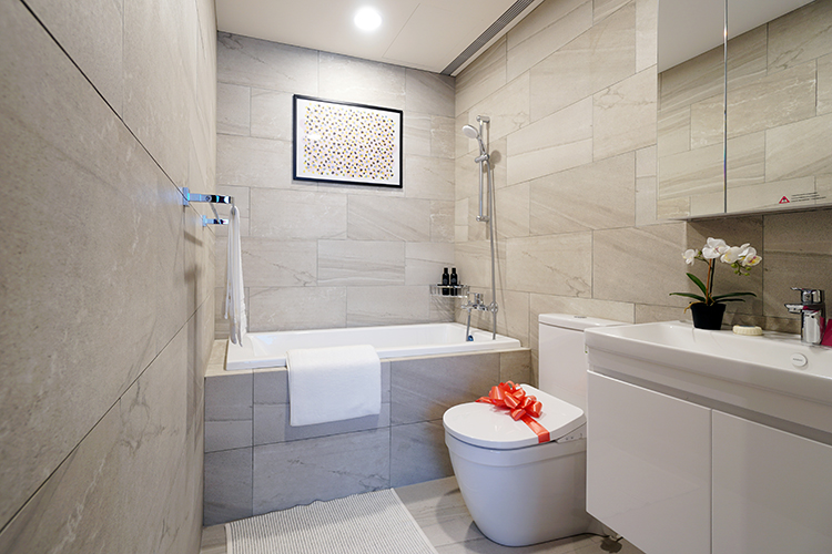 以德國Grohe銅器、瑞士Axent瓷器，打造頂級衛浴空間。