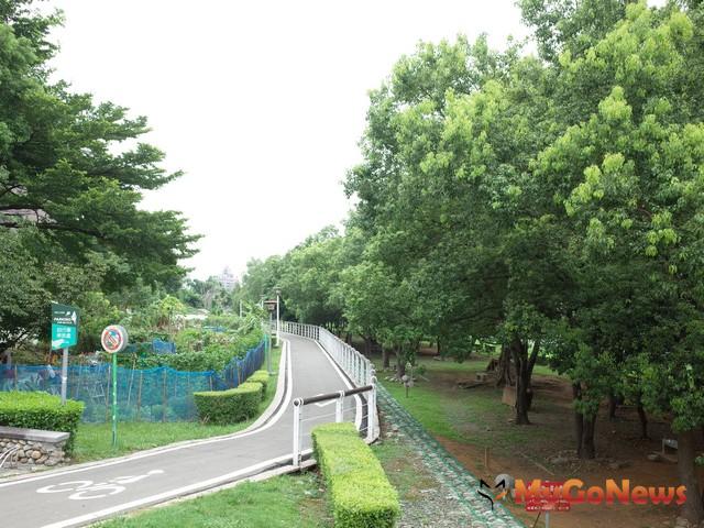 ▲小檜溪重劃區內規劃5座公園，還緊鄰三民運動公園，以及南崁溪河濱綠地腳踏車道，每到假日就會出現到此休憩與騎腳踏車的民眾。
