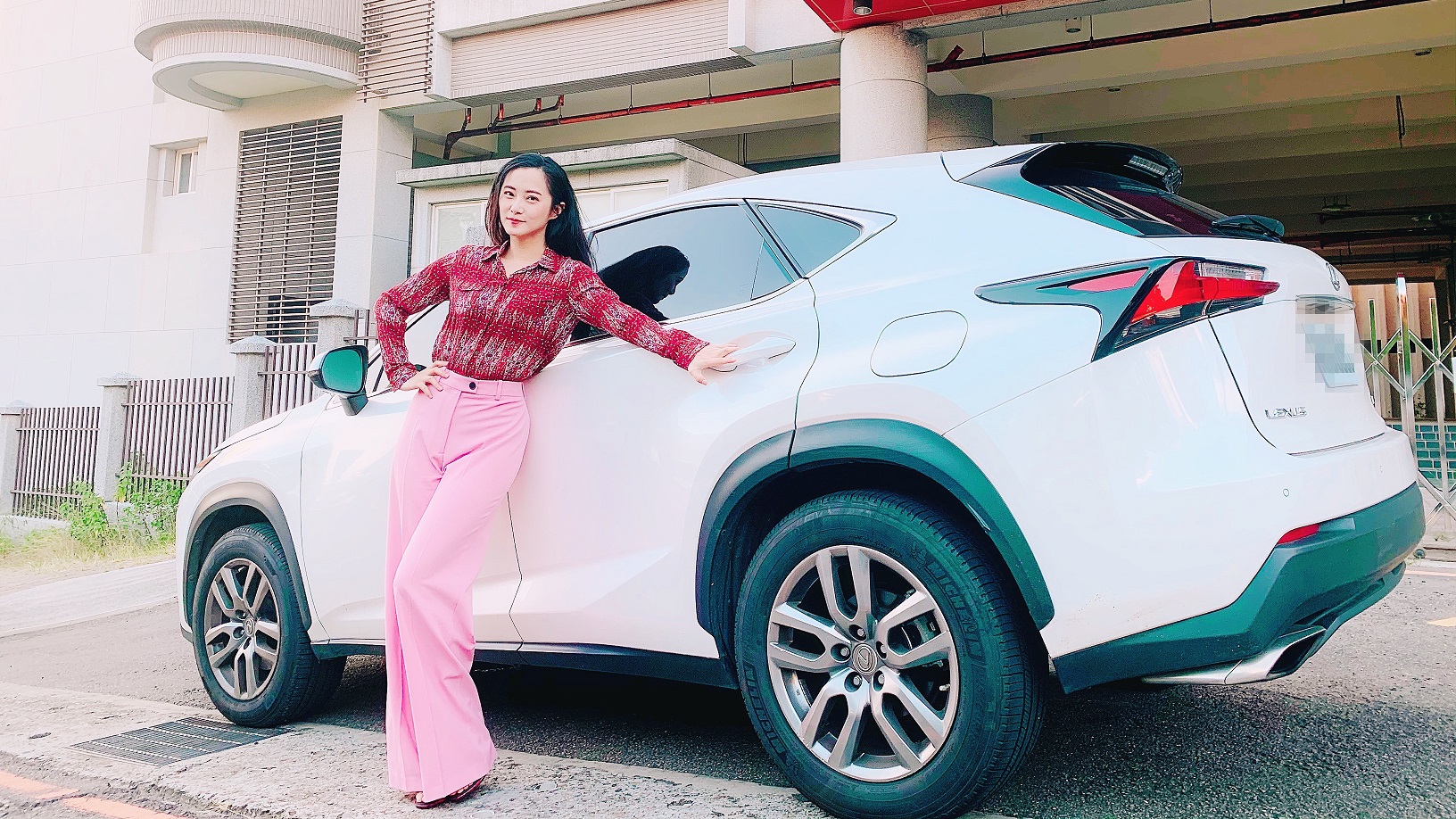 明星聊愛車 趙小僑開lexus Nx 0t 空間感超大的 全景天窗 被網友問爆 Yahoo奇摩汽車機車