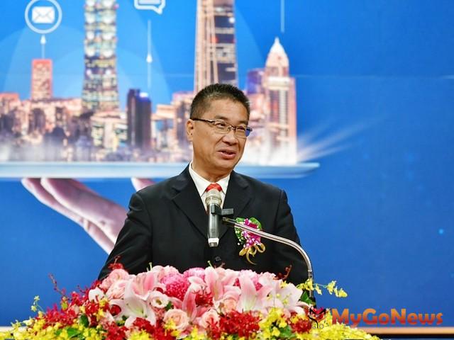 ▲內政部長徐國勇頒獎表揚績優地政機關、貢獻人員及熱心服務的地政志工(圖：內政部)