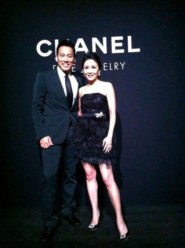 ▲曲艾玲認為，黑色短禮服是參加許多Party最安全的穿搭。