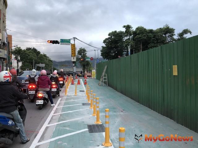 ▲淡水東來大廈拆除完畢，中正東路、學府路人行動線恢復使用(圖：新北市政府)