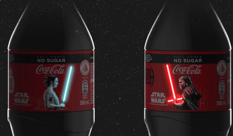 These Coca-Cola bottles use OLEDs to light up Rey and Kylo Ren’s lightsabers