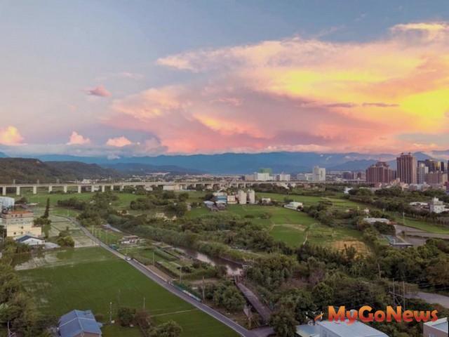 ▲「中悦一品花園」高樓層鳥瞰竹北高鐵特區，還有百米君臨天下的氣勢，就是高端客戶最喜歡的產品，也是別墅產品永遠無法達到的境界。