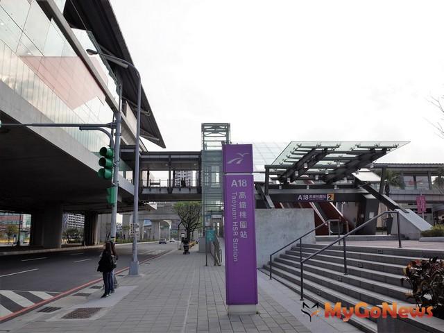 ▲「成家大璽」步行約10分鐘可至桃園高鐵站及機場捷運線，近距離享受捷運通勤便利