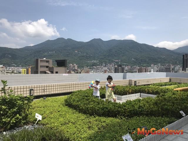 ▲公私合力打造綠屋頂，綠能新生活均屬(金鼠)於你(圖：台北市政府)