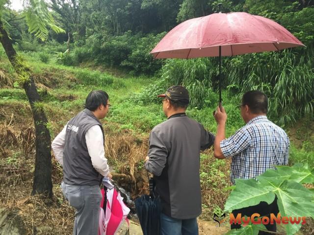 ▲新北山坡地違規取締 鼠年春節不打烊，專業技師現場指導民眾水土保持處理與維護(圖：新北市政府)