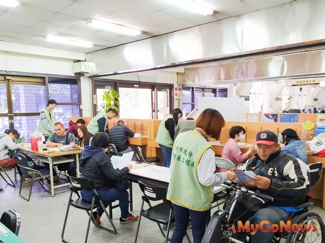 ▲南屯精科、太平育賢社宅開始聯合招租 首日民眾申請踴躍(圖：台中市政府)