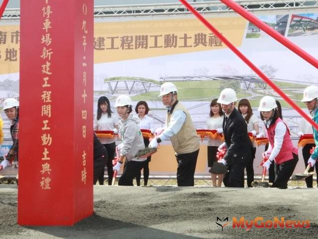 ▲解決市區停車需求黃偉哲爭取到7座立體停車場，總經費逾8億元體3地下停車場動土(圖：台南市政府)