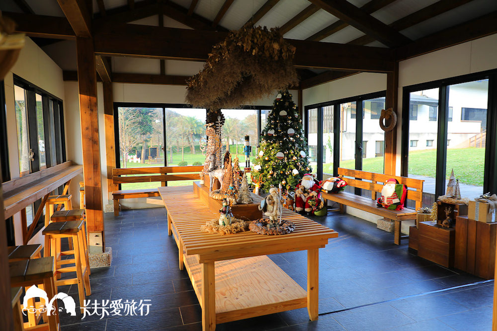 三峽皇后鎮森林 露營車 風車house懶人一泊二食 玻璃屋手作咖啡沙坑餵羊咩咩夏天戲水池 三峽景點 新北親子露營 莊董的生活情報讚