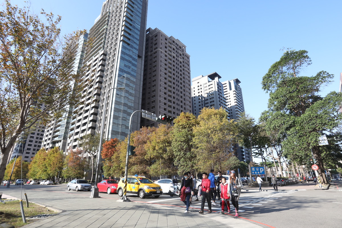 ▲新冠肺炎因為傳染力強，若進入社區感染將進一步影響經濟活動。