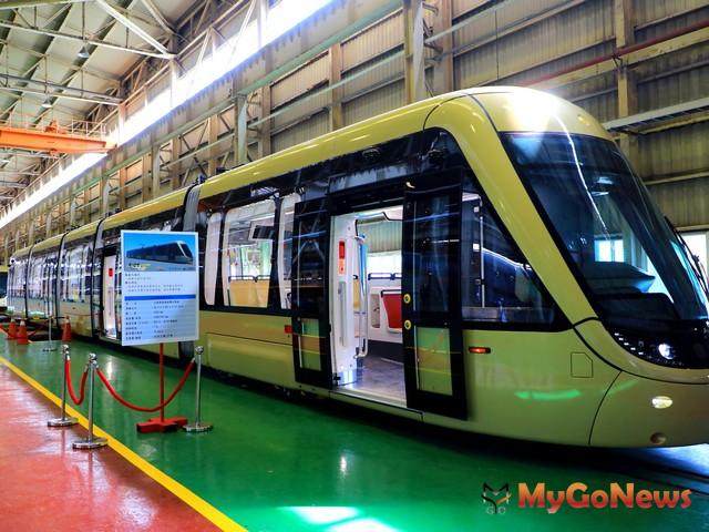 ▲國車國造全新里程，安坑輕軌首列車亮相(圖：新北市政府)