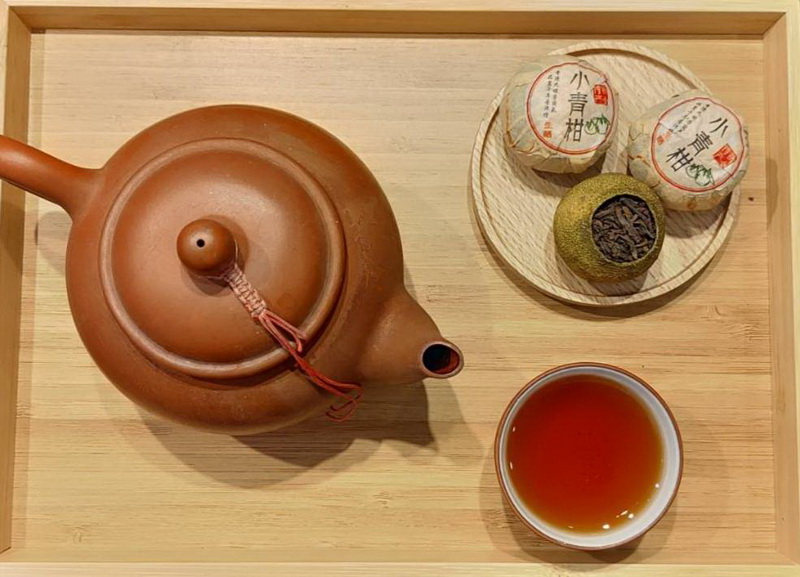 圖/「小青柑」如紅酒般深紅醇厚的湯色，隨著陳皮香氣的緩緩釋放，回喉清甜且不膩。(照片提供/木待制咖啡Cafe Mo)