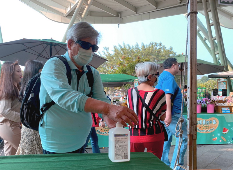 圖/服務台有消毒水提供民眾使用。