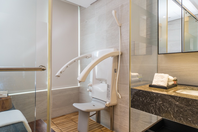 圖/房務清掃套房後更以醫護級高科技UVC紫光消毒殺菌機，特殊頻殺菌光波，為衛生安全空間多一層把關。