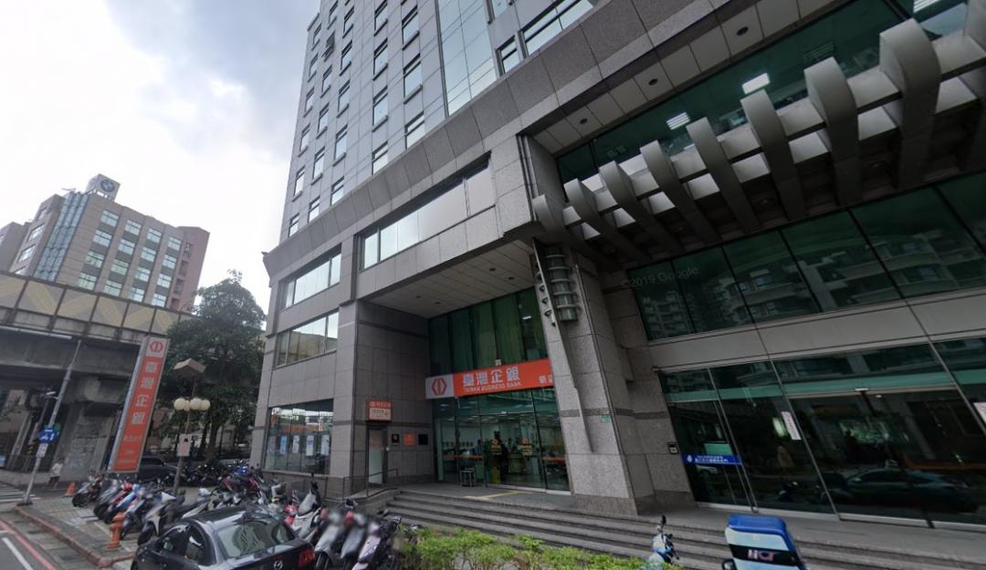 ▲新店「台灣科技總部」商辦1樓店面，以總價2.74億元成交。(翻攝自Google街景)