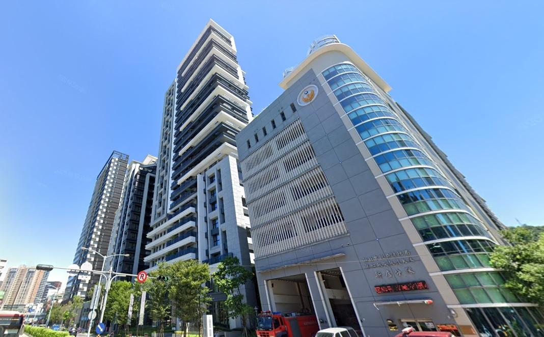 ▲新店五峰重劃區高價宅「鑫洋百景」出現總價1.06億交易。(翻攝自Google街景)