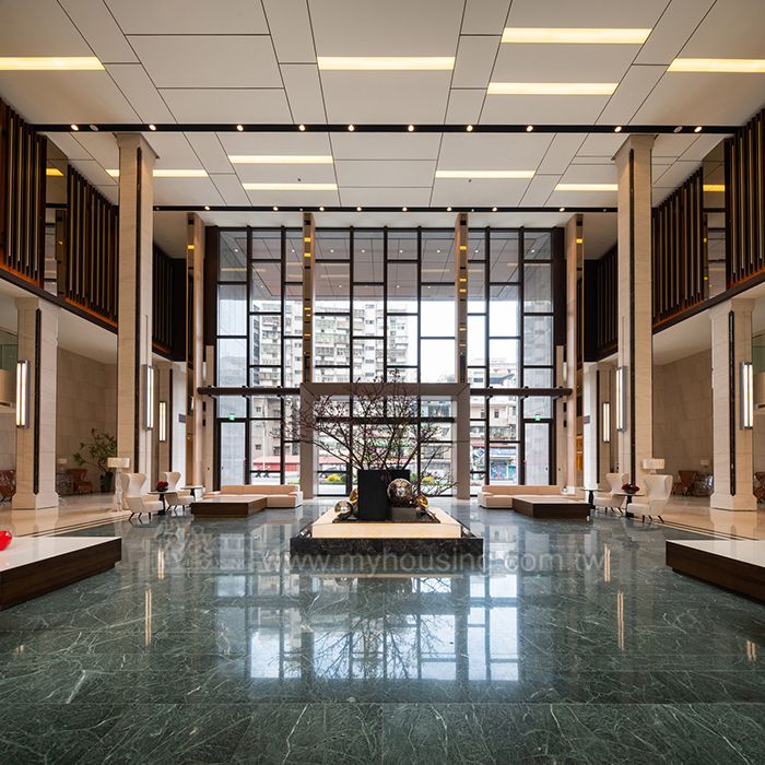 LOBBY。